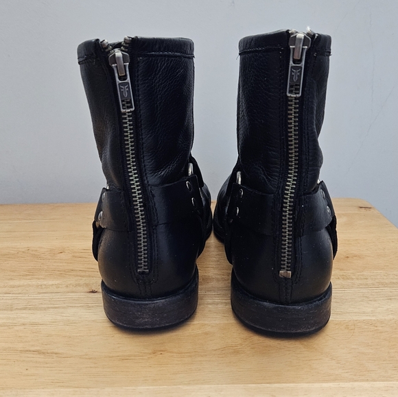 Frye Phillip Harness Short Ankle Boots Womens Size 8.5 Black Leather Zip Moto - Picture 4 of 9